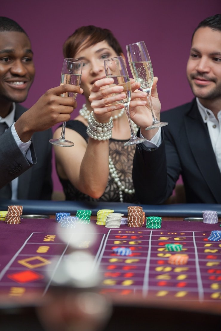 Filipino players using phluck mobile sports betting platform on smartphones